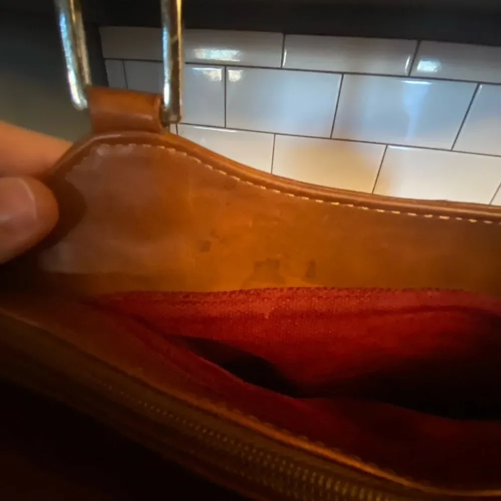 Women’s Tignanello shoulder bag/purse